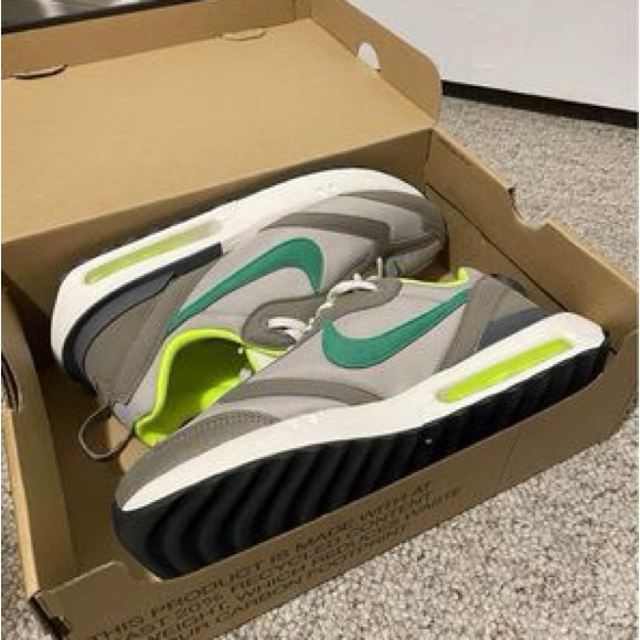 Nike Air Max Dawn “Olive Grey Malachite” - Picture 5 of 7